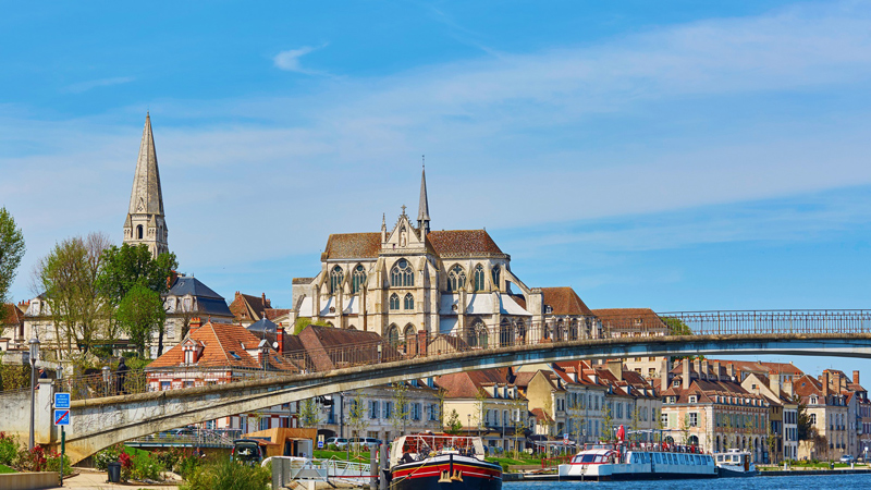 Nord Burgund p egen hnd